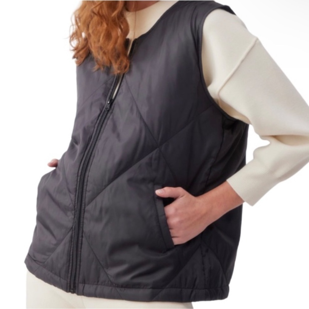 NWT Socialite Black Quilted Design Zip Up Vest Size Large